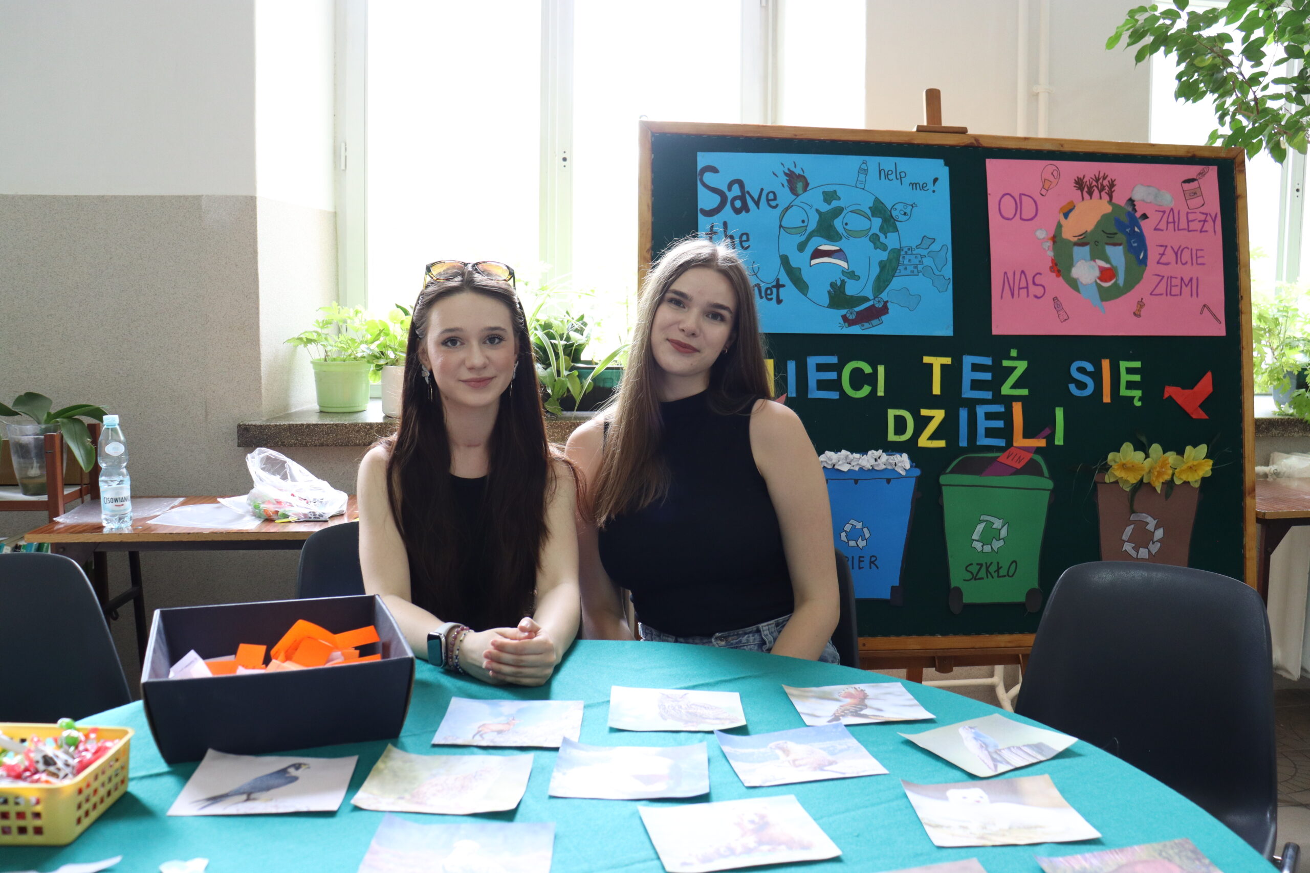 Na zdjęciu uczennice II LO w Chełmie podczas Dnia Otwartego.