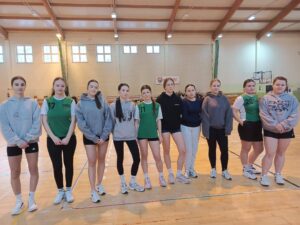 Szczypiornistki z II LO po zdobyciu I miejsca w Licealiadzie rejonowej w piłce ręcznej